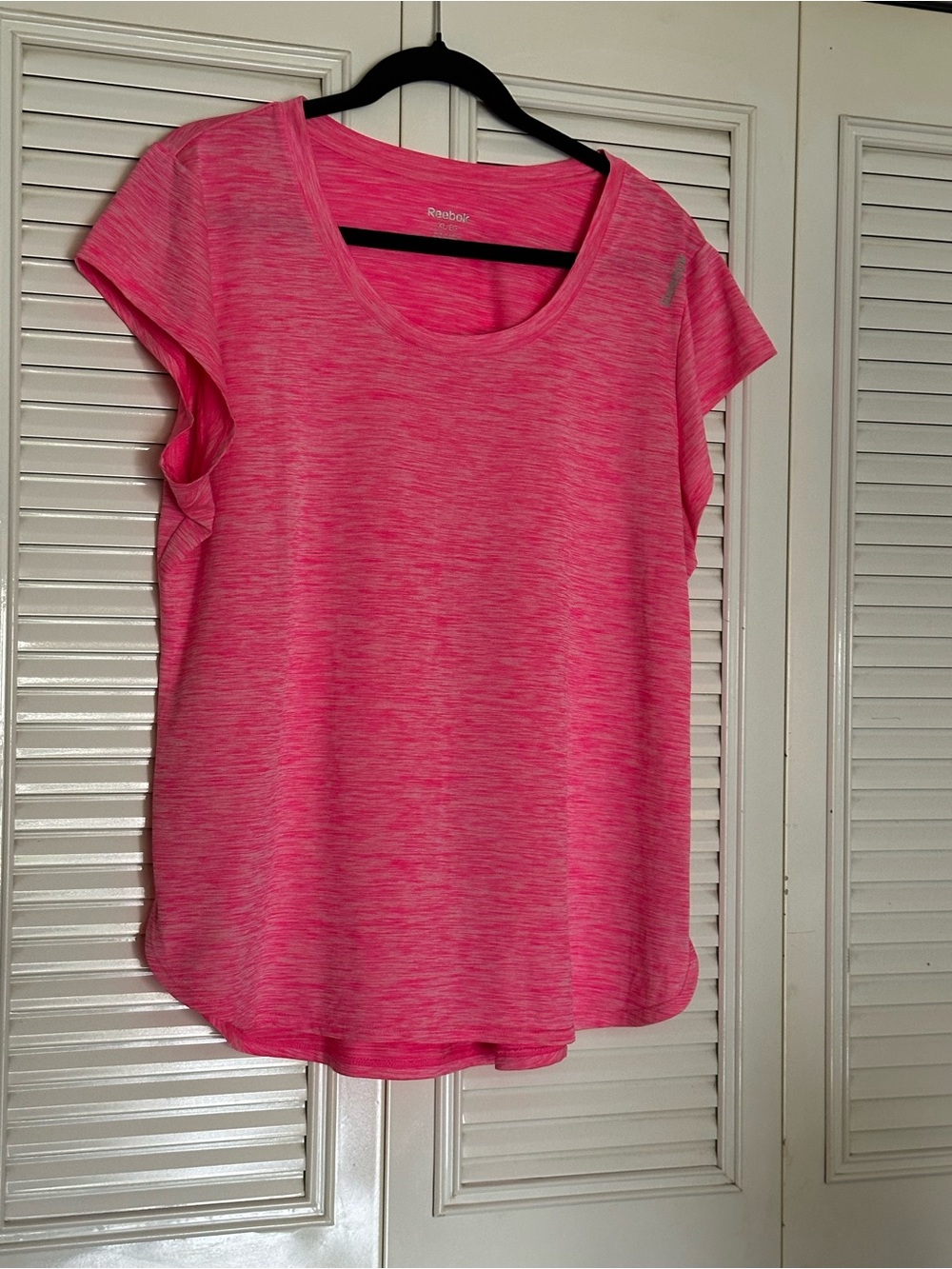 Reebok Women's Heathered Hot Pink Short Sleeve Scoop Neck Tee